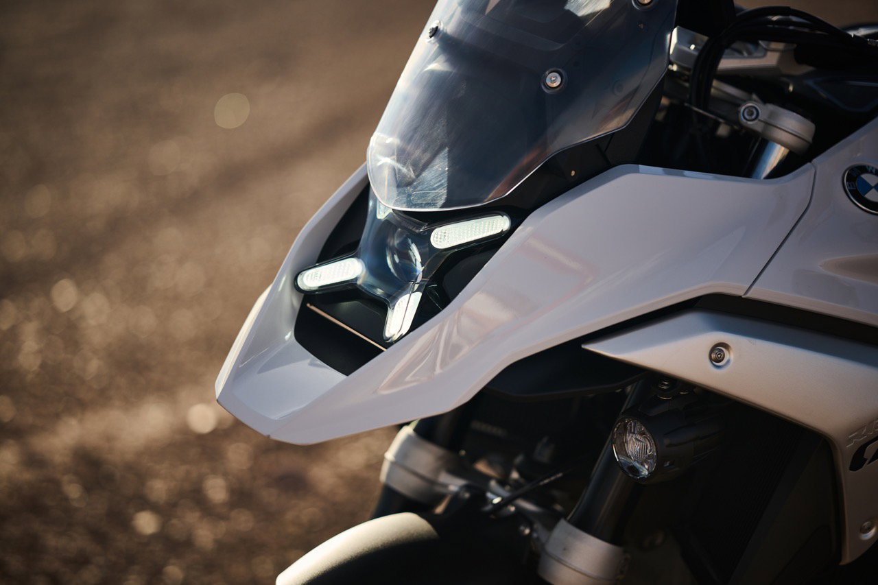 The headlight of the R 1300 GS